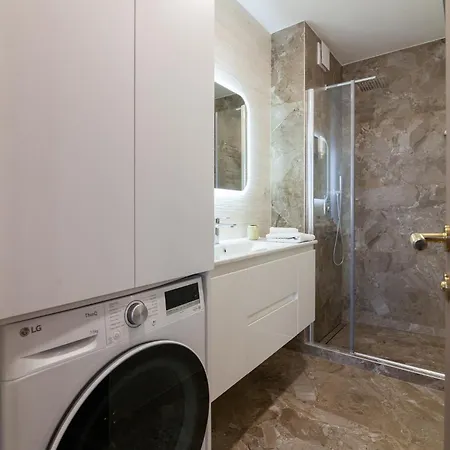 Royal Aparts Multi Lviv